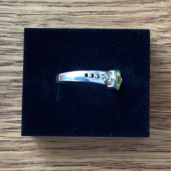 Sterling Silver ring (stamped 925).  Peridot stone.  Size 8. - Picture 2 of 4